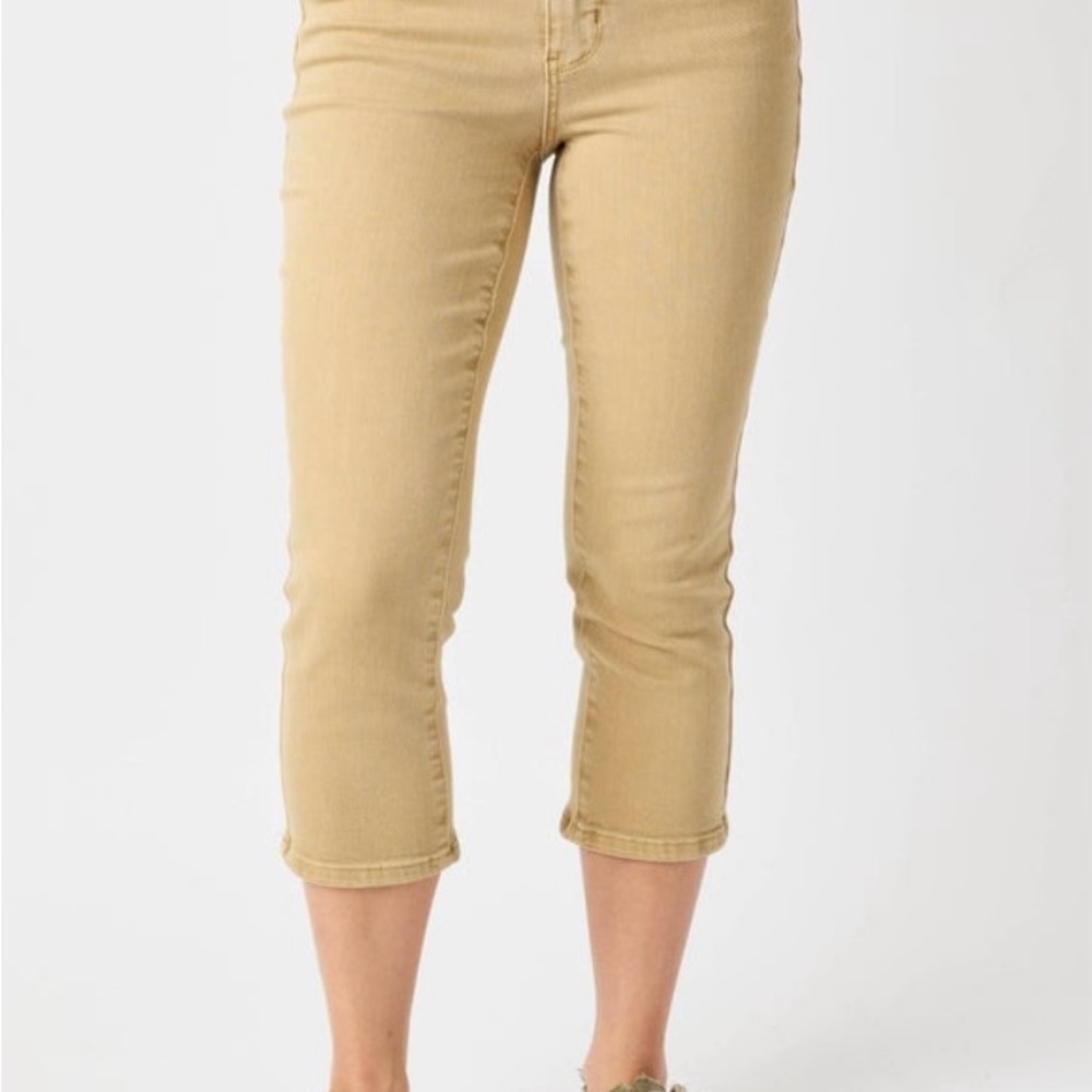 Judy Blue mid rise khaki garment dyed capri jeans high waisted. size 15